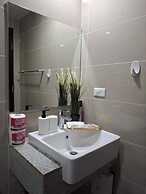Spacious Living at Uptown Parksuites
