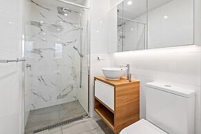 Spacious 2-bed Apartment in Hughesdale