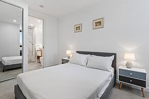 Spacious 2-bed Apartment in Hughesdale