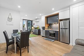 Spacious 2-bed Apartment in Hughesdale