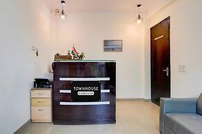 Townhouse Sector 53 Golf Course
