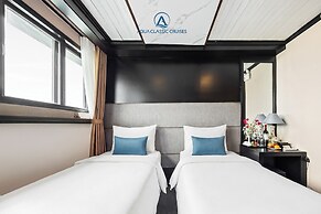 Aqua Classic Cruise