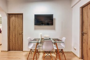 Modern 2 BR in Center - Pumo Properties