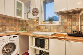 Modern 2 BR in Center - Pumo Properties