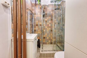 Modern 2 BR in Center - Pumo Properties