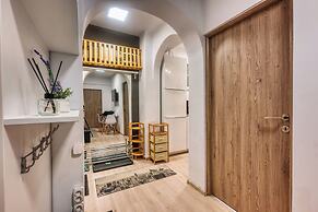 Modern 2 BR in Center - Pumo Properties