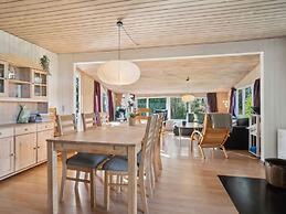 4 Star Holiday Home in Ronde