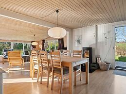 4 Star Holiday Home in Ronde
