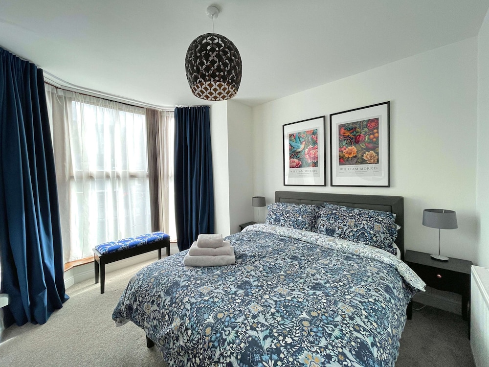 Modern 1 Bed Flat in Barnsley