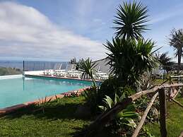 Ocean Heated Pool Jacuzzi View Gray