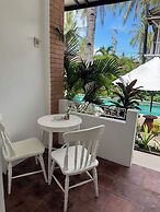 White Coconut Resort