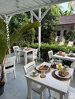 White Coconut Resort
