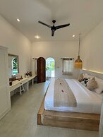 White Coconut Resort
