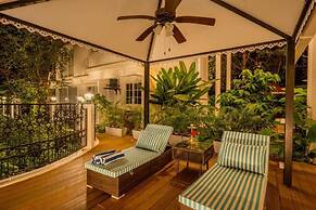 ELIVAAS Prive Suntuarios Casa Iris 4BHK