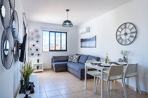 Polyn 1-BR Apt & Balcony in Larnaca