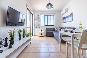 Polyn 1-BR Apt & Balcony in Larnaca