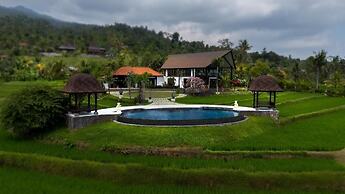 Meadow Hills Villa by Mahaprana