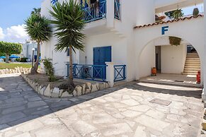 Sea Breeze 1-BR Apt & Pool in Pyla