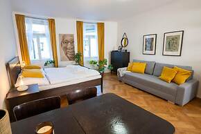 White Wolf House Hostel & Apartments