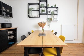 White Wolf House Hostel & Apartments