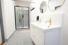 White Wolf House Hostel & Apartments