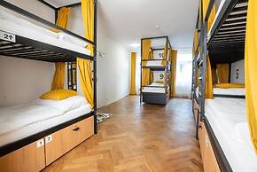 White Wolf House Hostel & Apartments