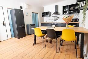 White Wolf House Hostel & Apartments