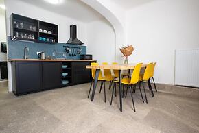 White Wolf House Hostel & Apartments