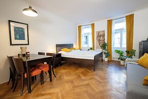 White Wolf House Hostel & Apartments
