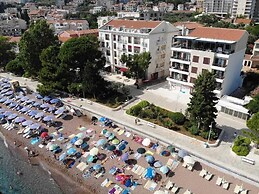 Seafront Apartments Petrovac