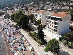 Seafront Apartments Petrovac