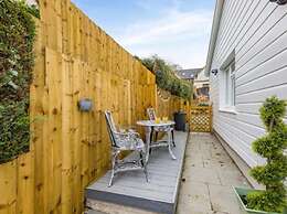 Apartment Sleeps 2 With Parking and Pets Welcome