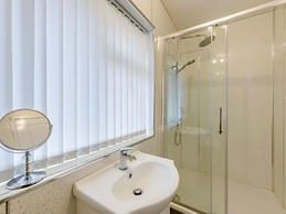 Apartment Sleeps 2 With Parking and Pets Welcome