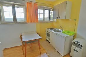 Apartment Green Rustic