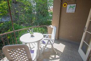 Apartment Green Rustic