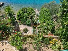 Apartment Garden by the Sea