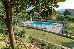 Villa Flower Garden With Pool