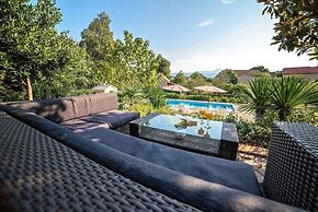 Villa Flower Garden With Pool