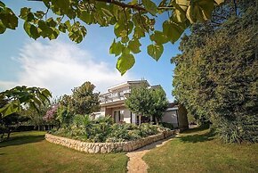 Villa Flower Garden With Pool