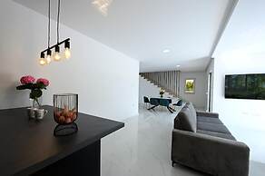 Villa Serenity With Heated Pool