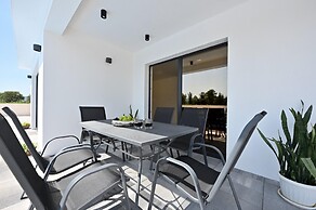Villa Serenity With Heated Pool