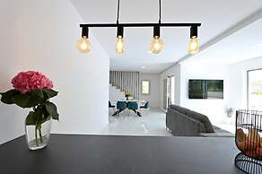Villa Serenity With Heated Pool