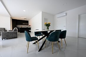 Villa Serenity With Heated Pool