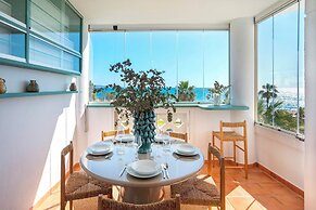 Beachfront Apartment in Puerto Banus. Playa Rocio