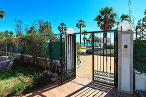 Beachfront Apartment in Puerto Banus. Playa Rocio