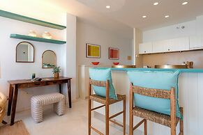 Beachfront Apartment in Puerto Banus. Playa Rocio