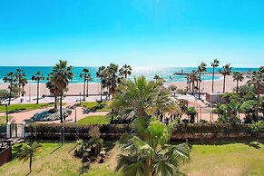 Beachfront Apartment in Puerto Banus. Playa Rocio