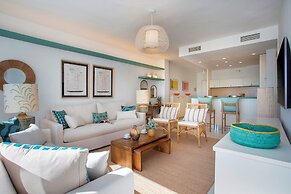Beachfront Apartment in Puerto Banus. Playa Rocio