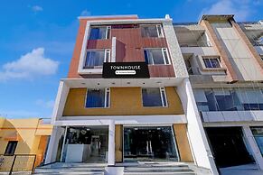 Super Townhouse Mahamrityunjay Dwar