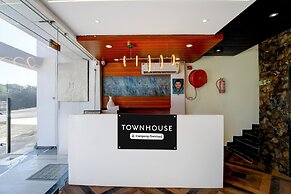 Super Townhouse Mahamrityunjay Dwar